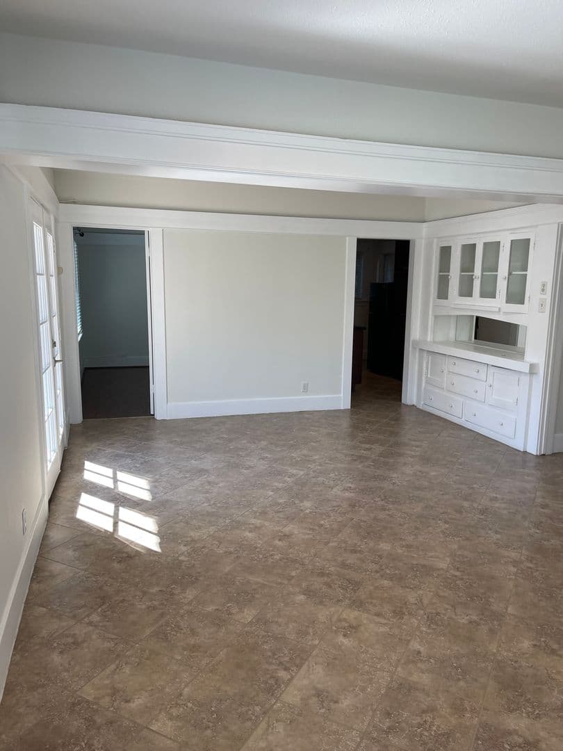 Long Beach Apartment: 3 Bonito Ave