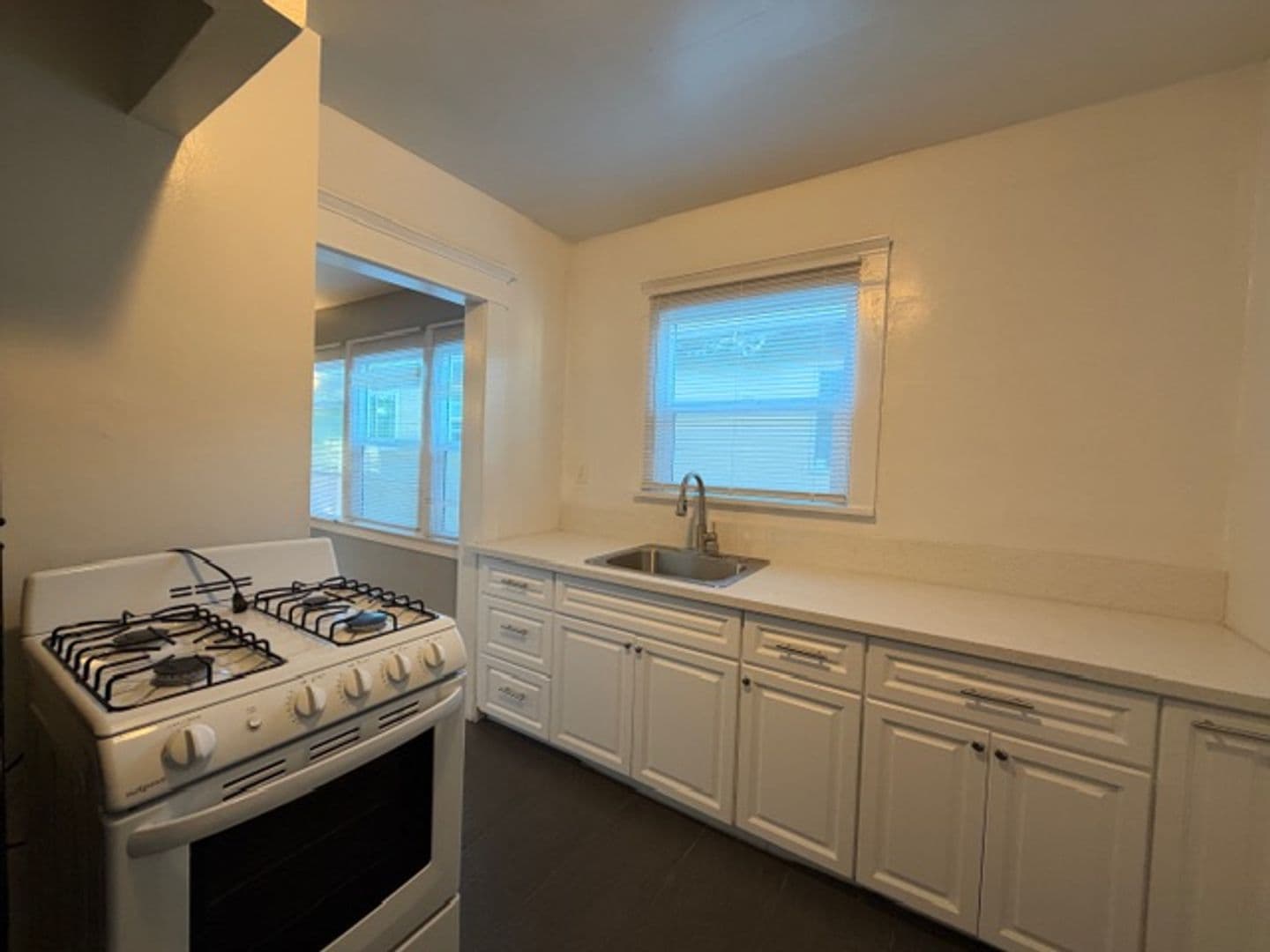 Long Beach Apartment: 1231 E 2nd St