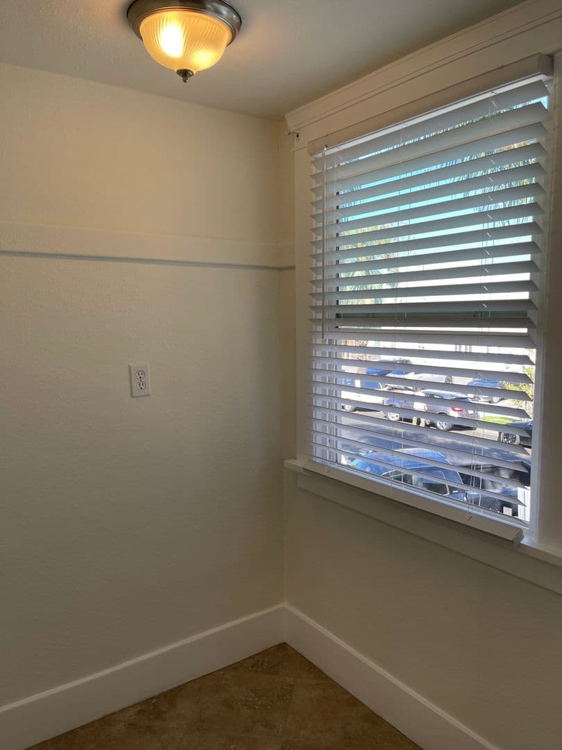 Long Beach Apartment: 3 Bonito Ave
