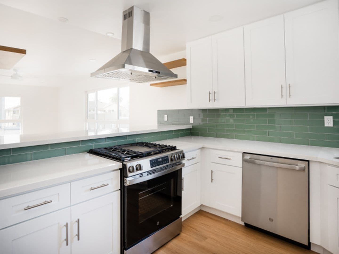 Long Beach Apartment: 1061 Dawson