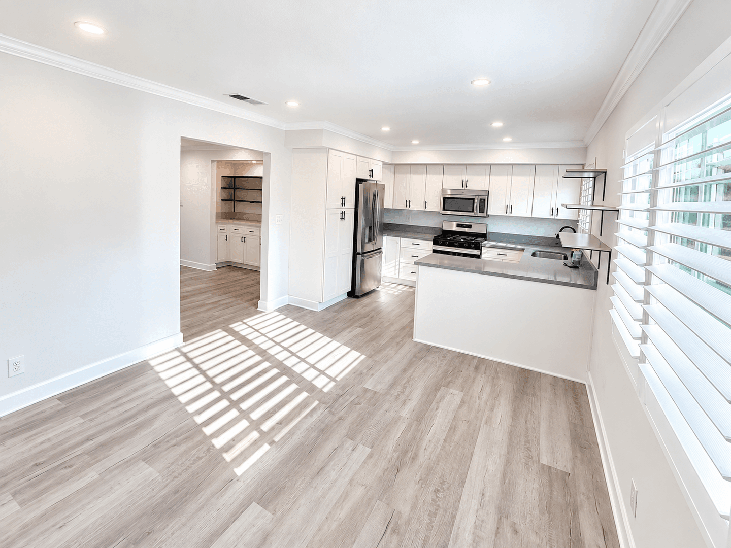 Signal Hill Townhome: 2254 Gaviota Ave #36