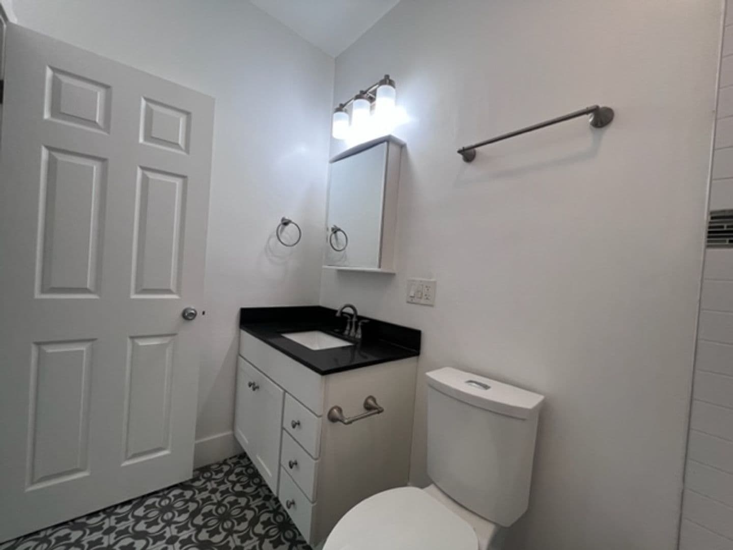 Long Beach Apartment: 2015 E 7th St