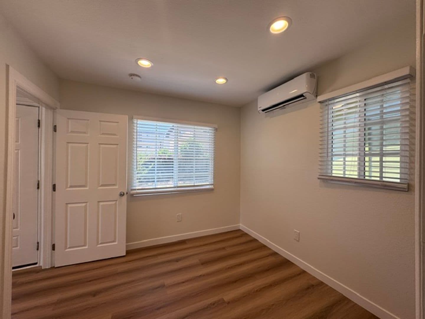 Long Beach Apartment: 1600 Sherman Pl