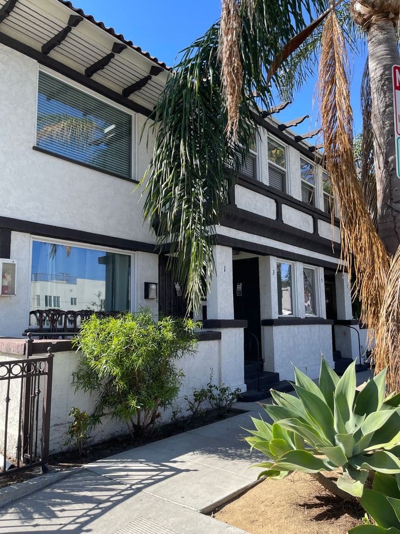 Long Beach Apartment: 3 Bonito Ave