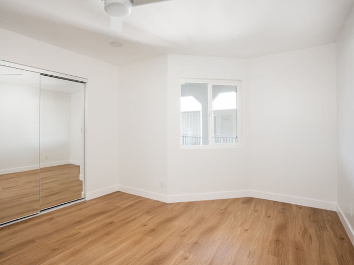 Long Beach Apartment: 1061 Dawson