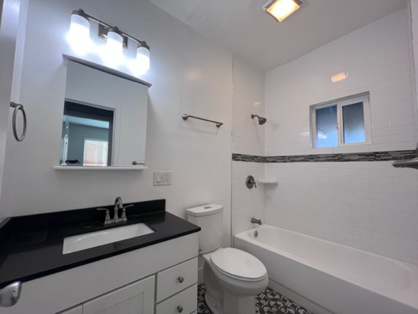 Long Beach Apartment: 2015 E 7th St