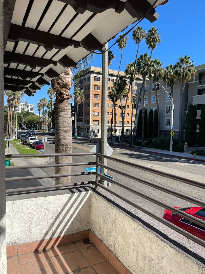 Long Beach Apartment: 3 Bonito Ave