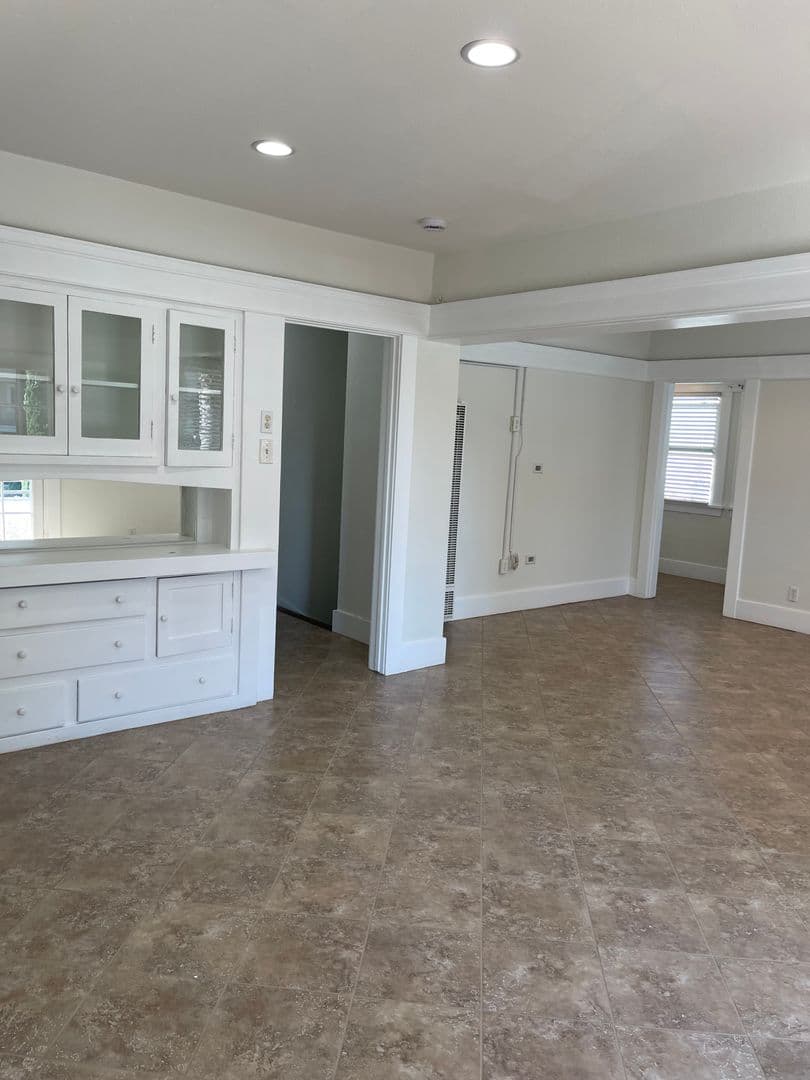 Long Beach Apartment: 3 Bonito Ave
