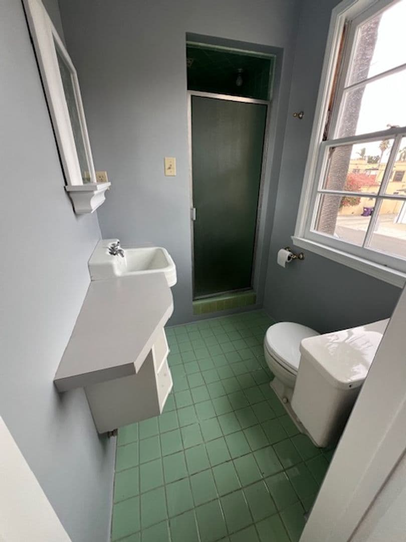 Long Beach Apartment: 275 St Joseph