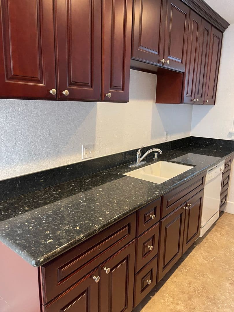 Long Beach Apartment: 3 Bonito Ave