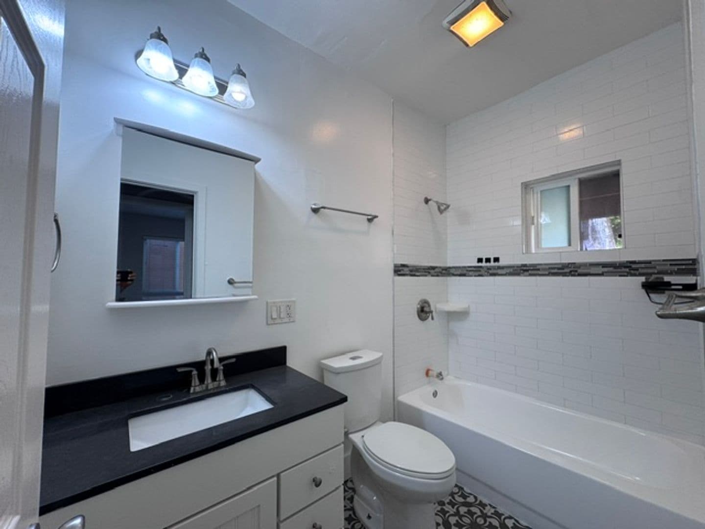 Long Beach Apartment: 2015 E 7th St