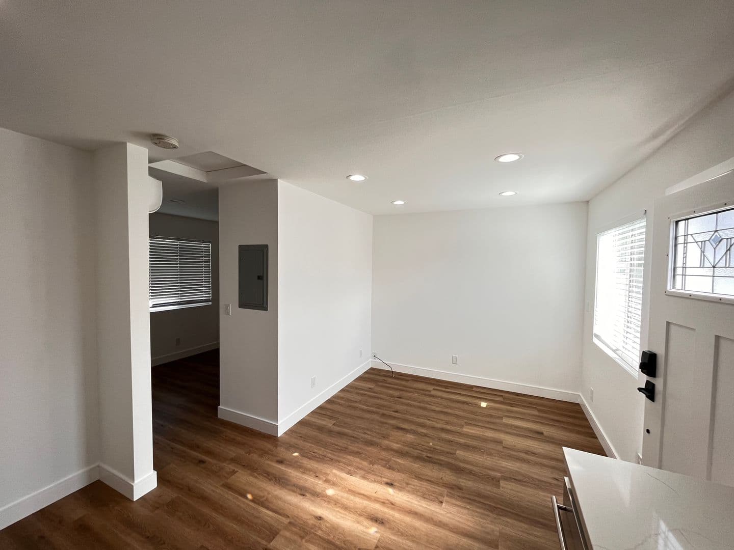 Long Beach House: 2401 Roswell Ave Unit A - Lease Only