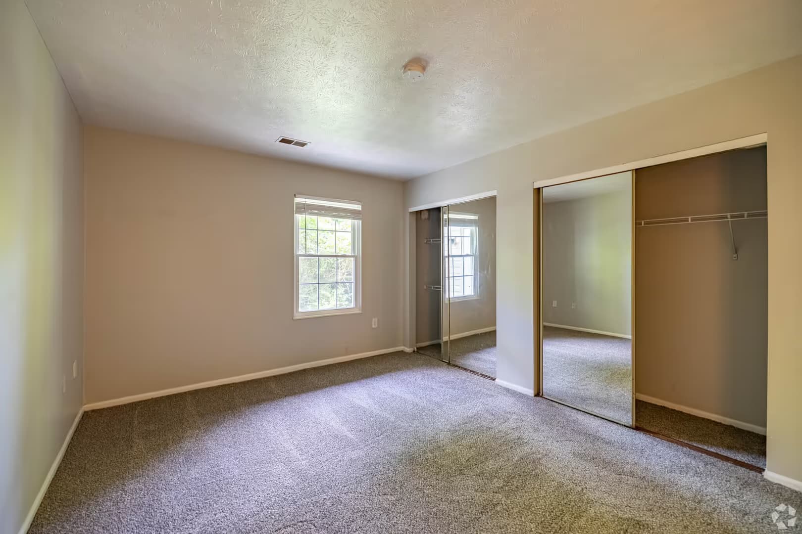 Highland Heights Apartment: 1400 Highland Ridge Blvd.