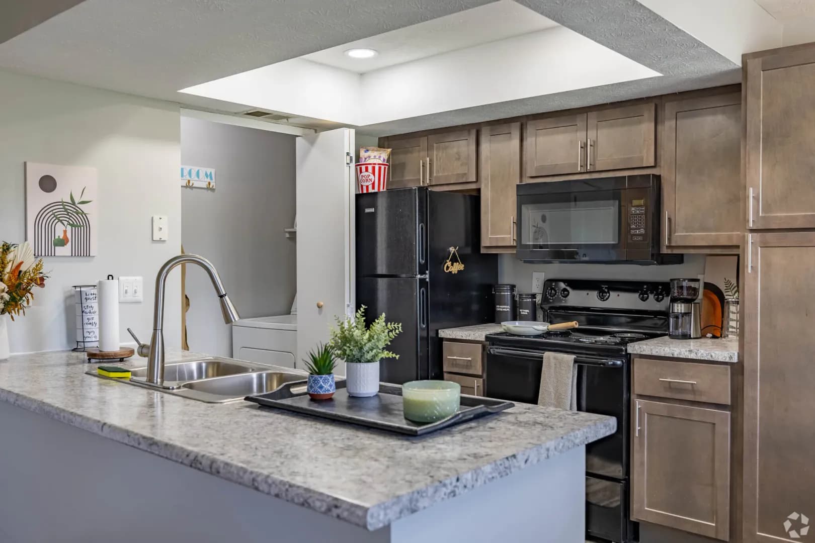 Highland Heights Apartment: 1400 Highland Ridge Blvd.