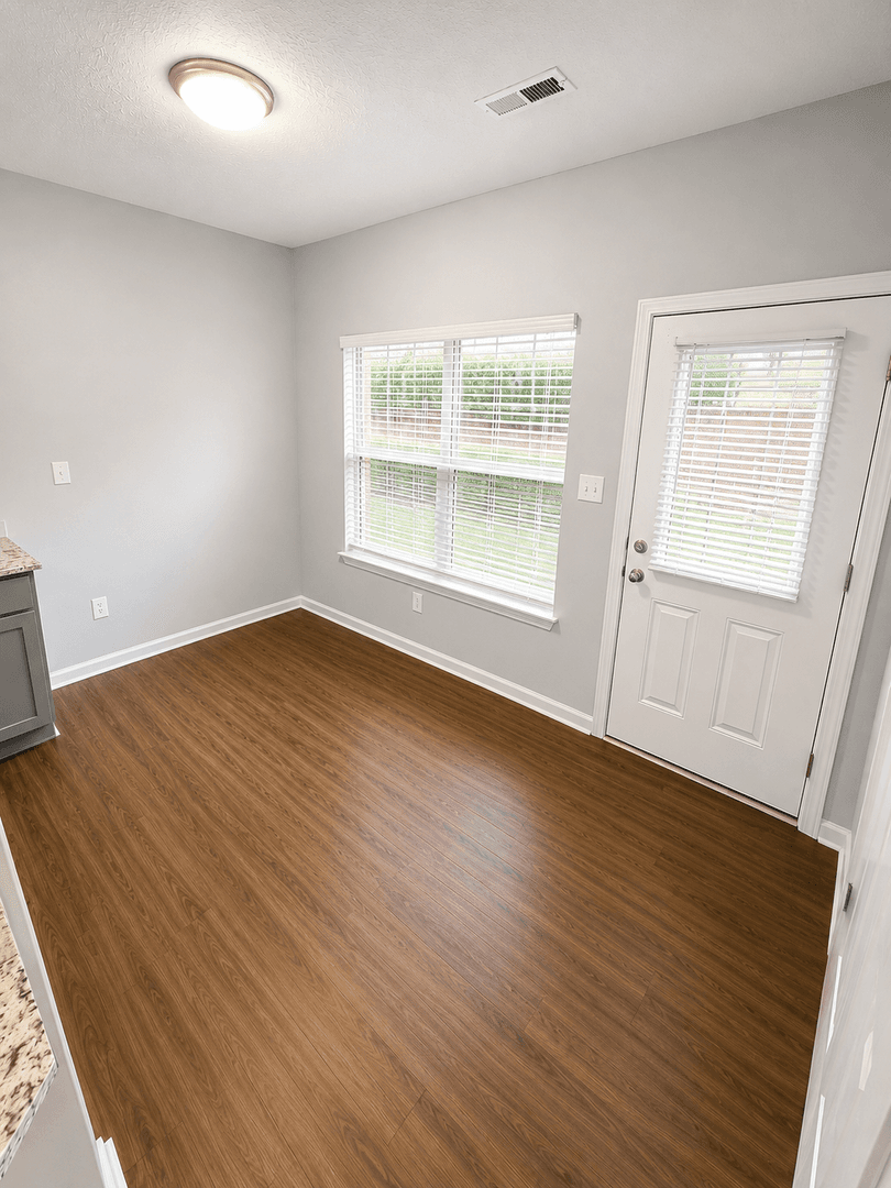 Georgetown Apartment: 101 Collins Path