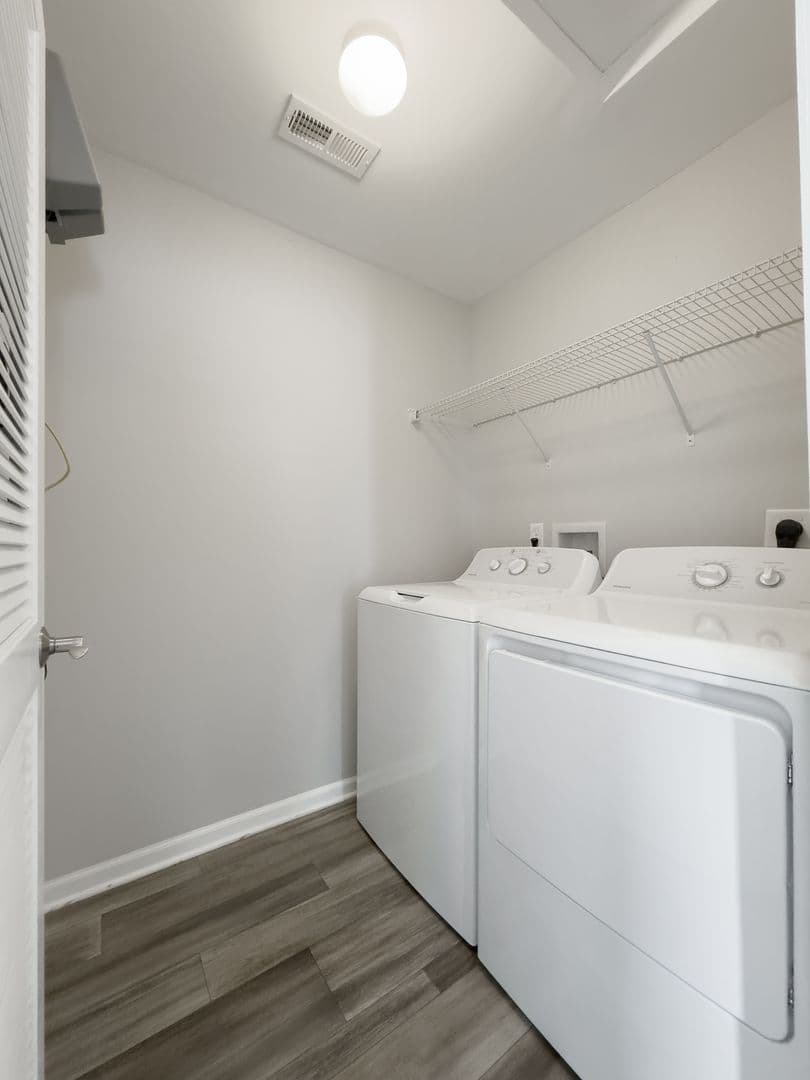 Elsmere Apartment: 3000 Stoneybrook Lane