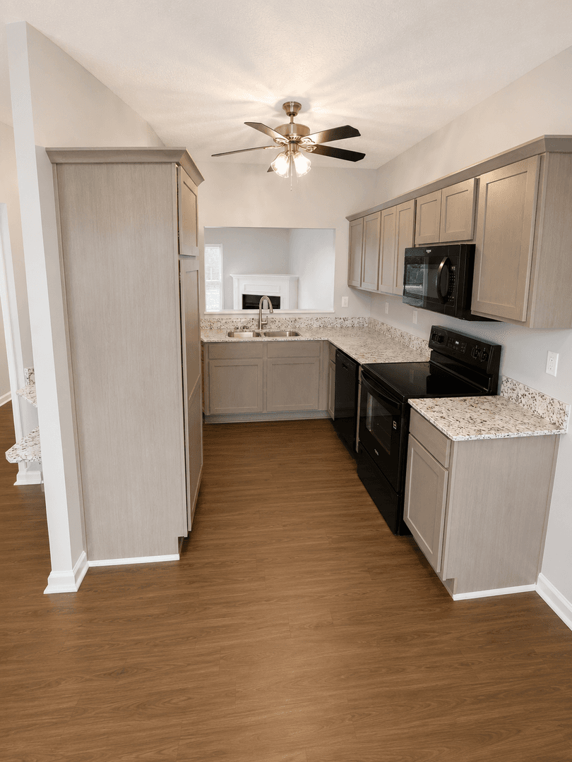 Georgetown Apartment: 101 Collins Path