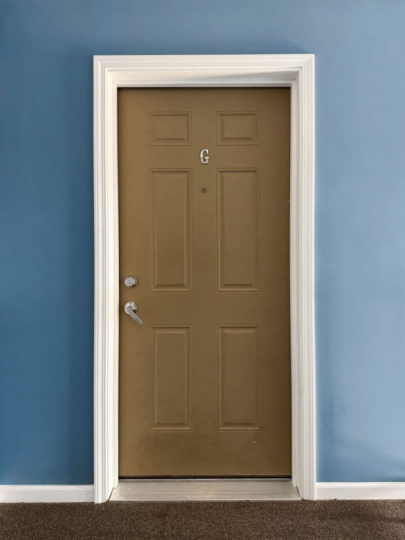 Elsmere Apartment: 3000 Stoneybrook Lane