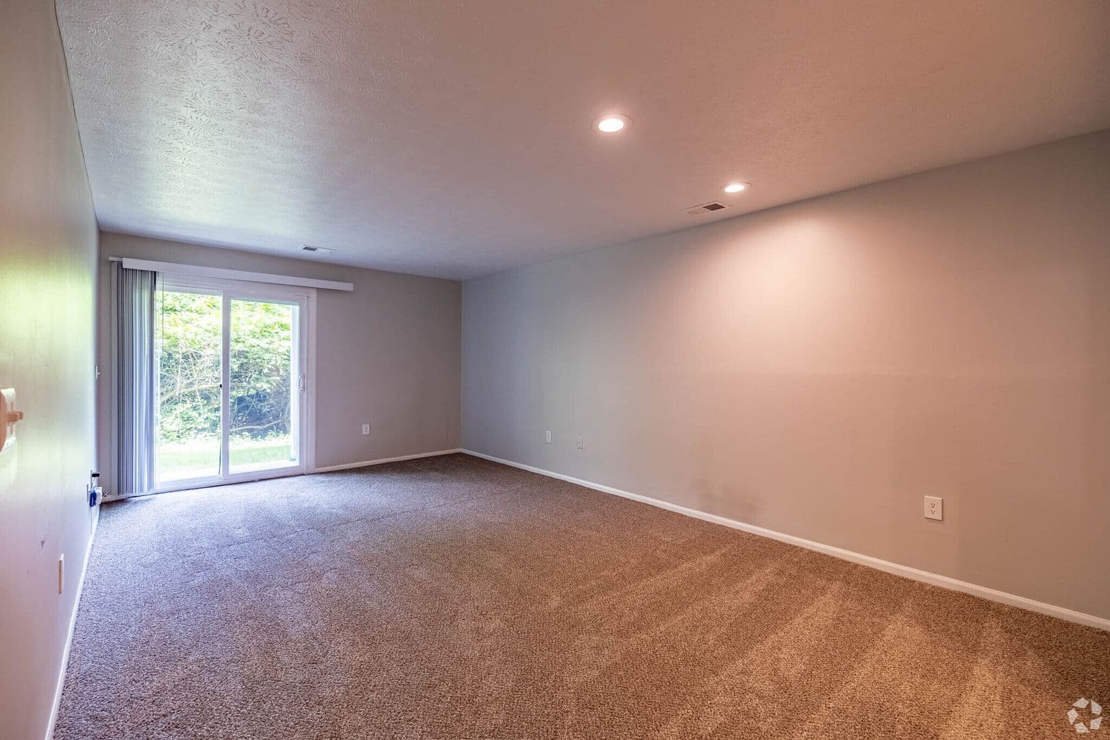 Highland Heights Apartment: 1400 Highland Ridge Blvd.
