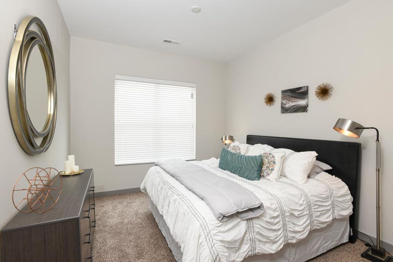 Hamilton Apartment: 115 Dayton Street