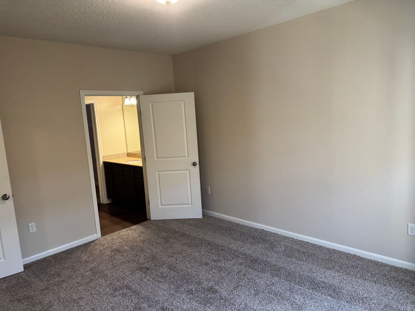 Milford Apartment: 31-5409 Water Street