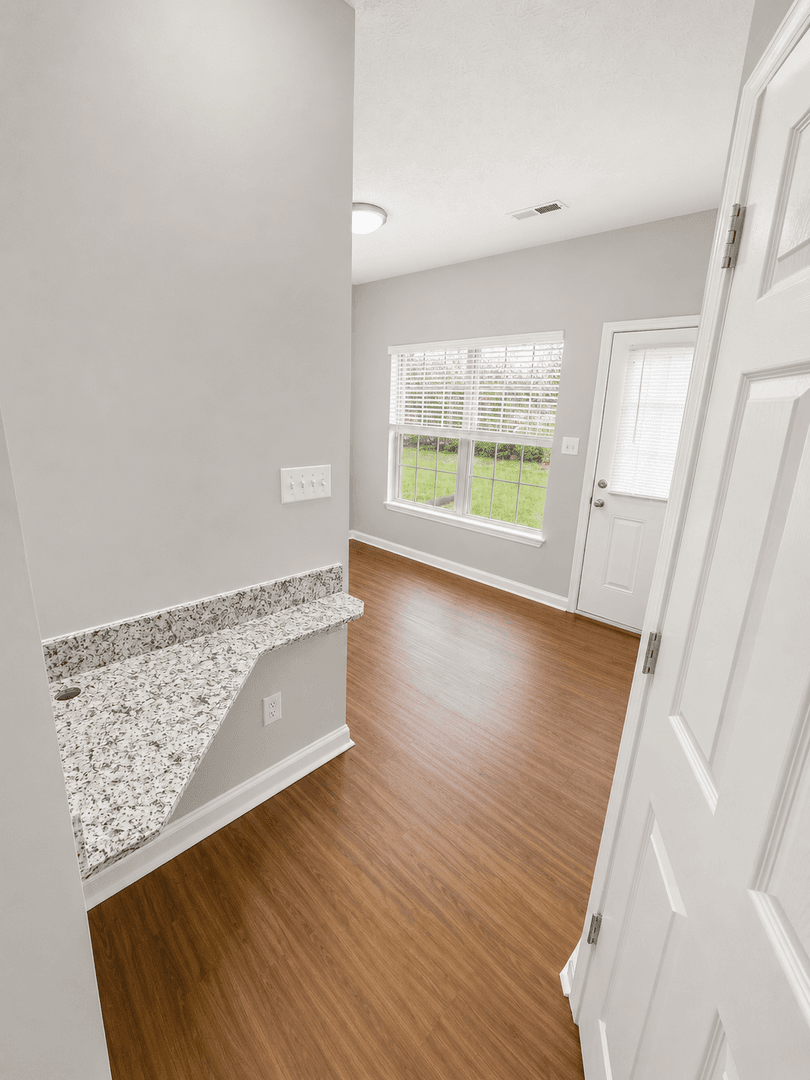Georgetown Apartment: 101 Collins Path
