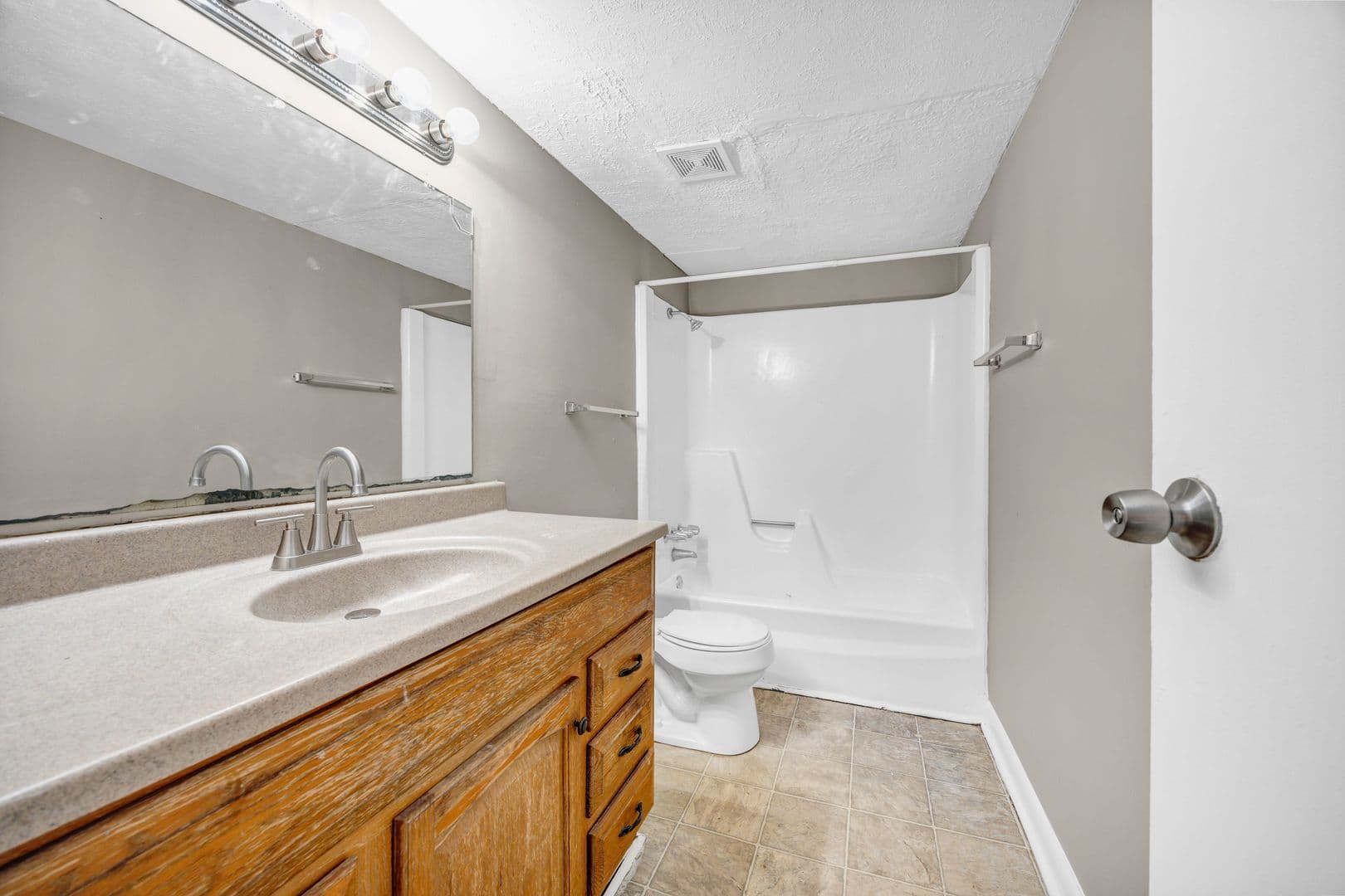Columbia Apartment: 720 Old Manor Road
