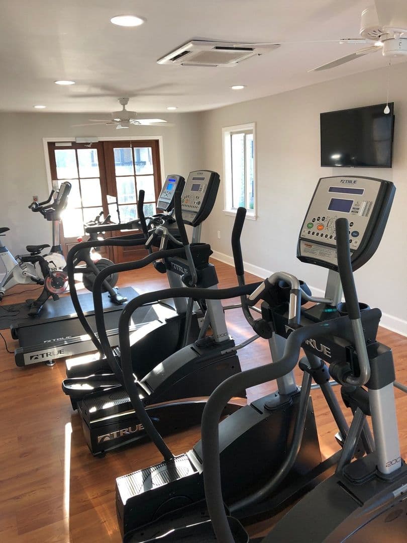 Columbia Apartment: 6530 Davidson Road M5