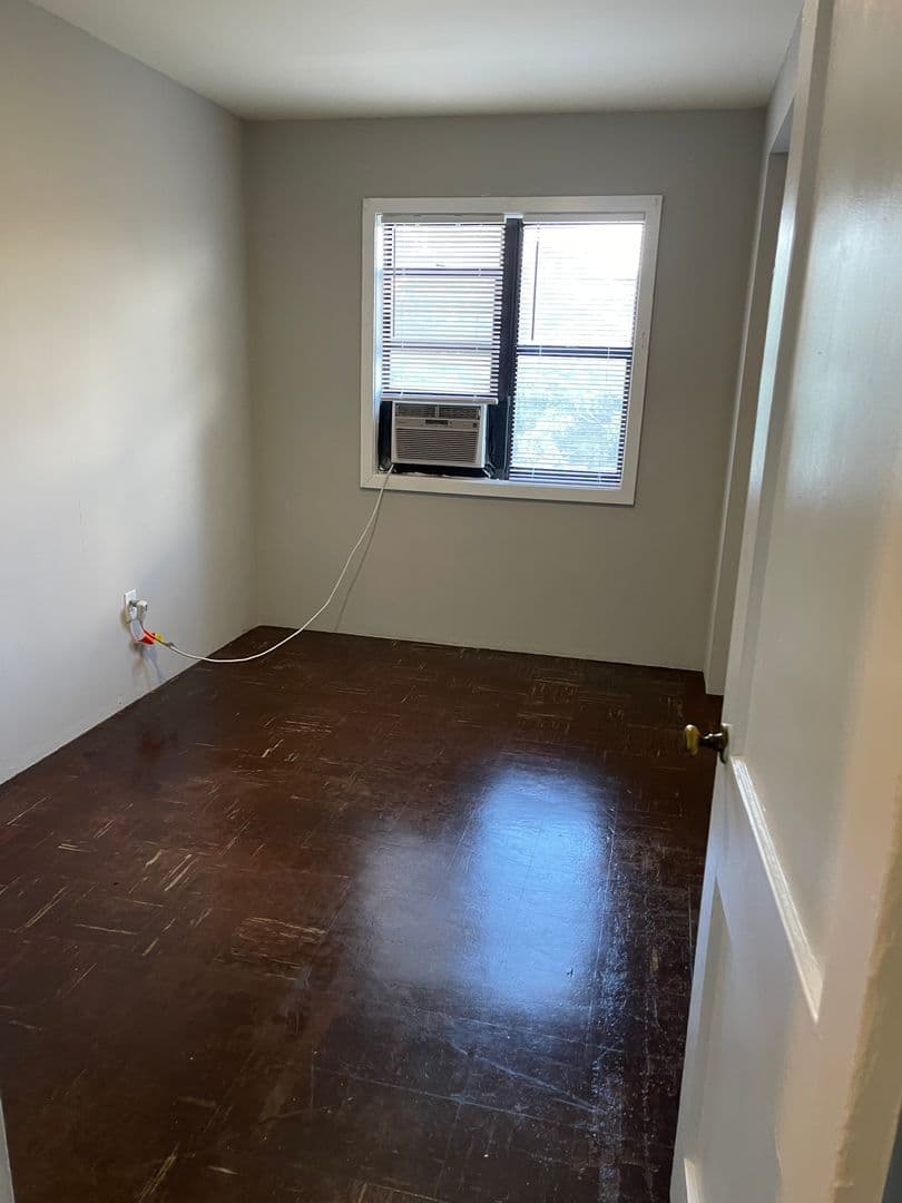 Columbia Apartment: 1230 Pendleton Street