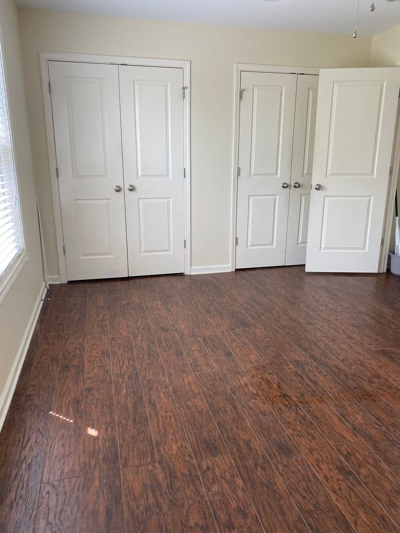 Columbia Apartment: 1929 Bluff Road