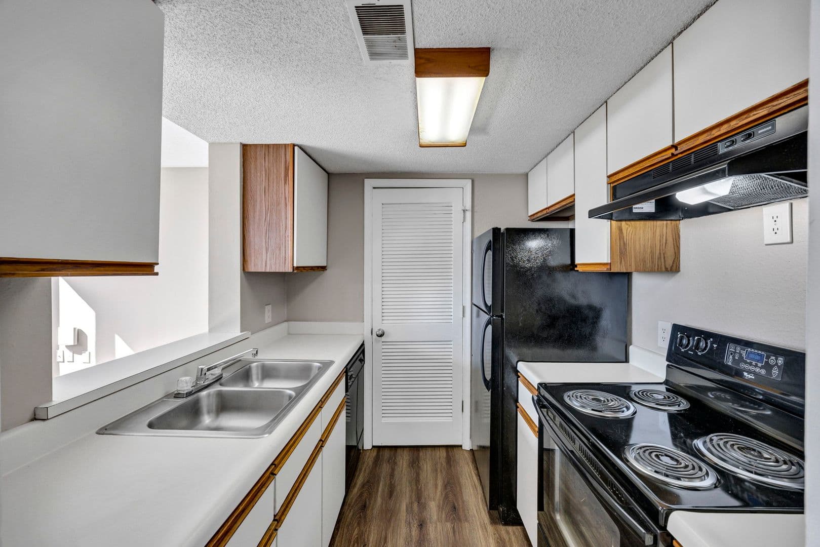 Columbia Apartment: 1100 Wheat Street 806