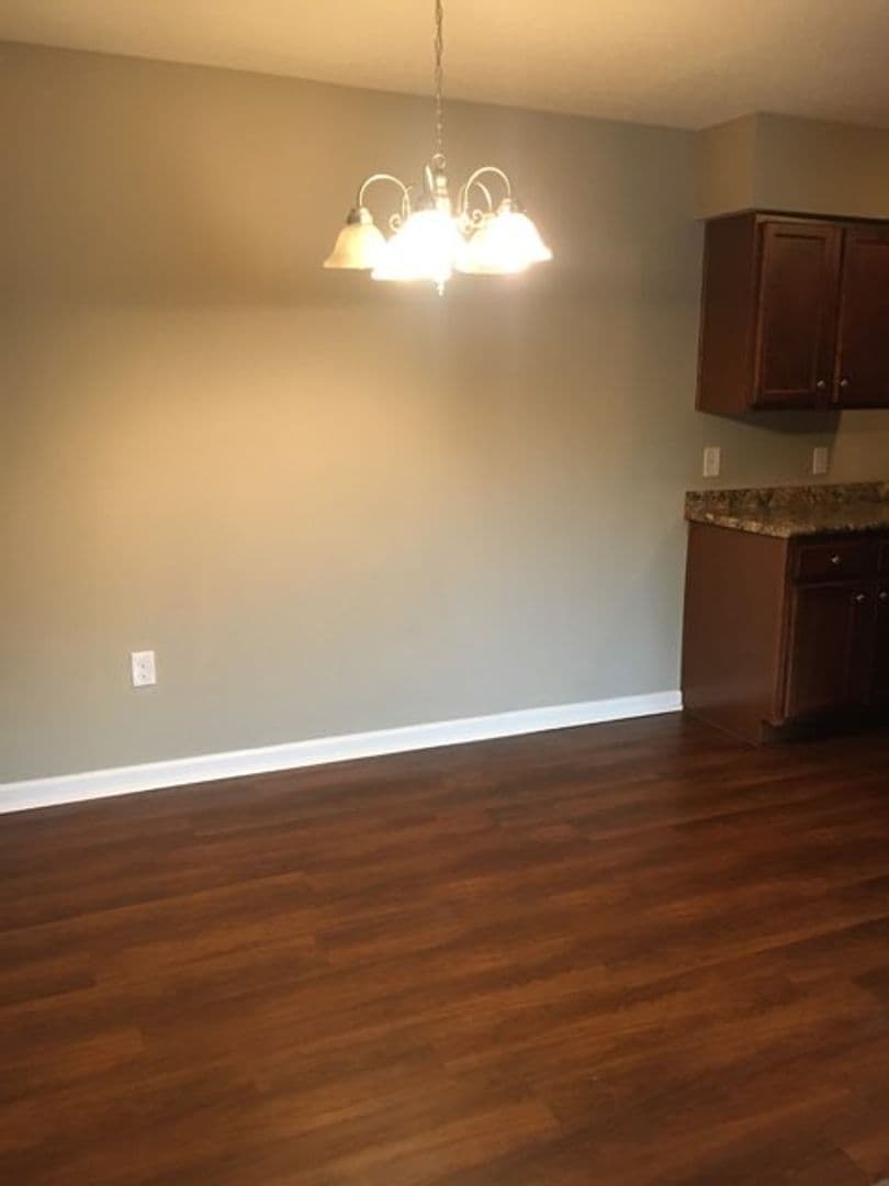 Columbia Apartment: 514 Menlo Drive