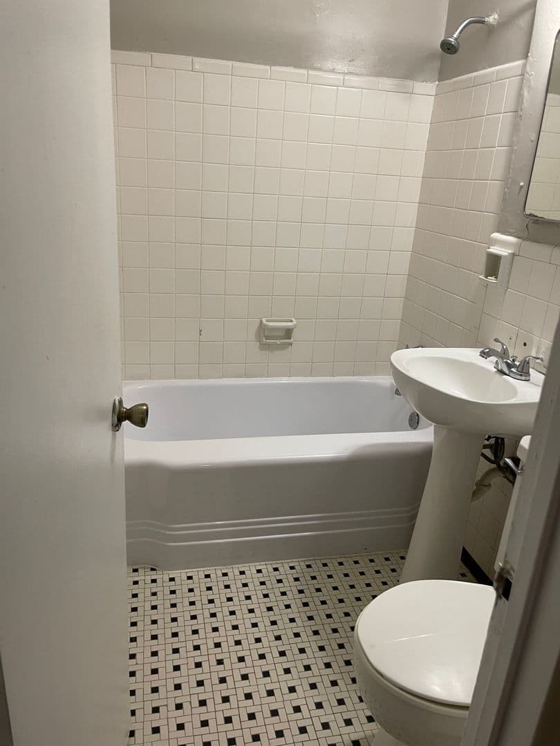 Columbia Apartment: 1230 Pendleton Street