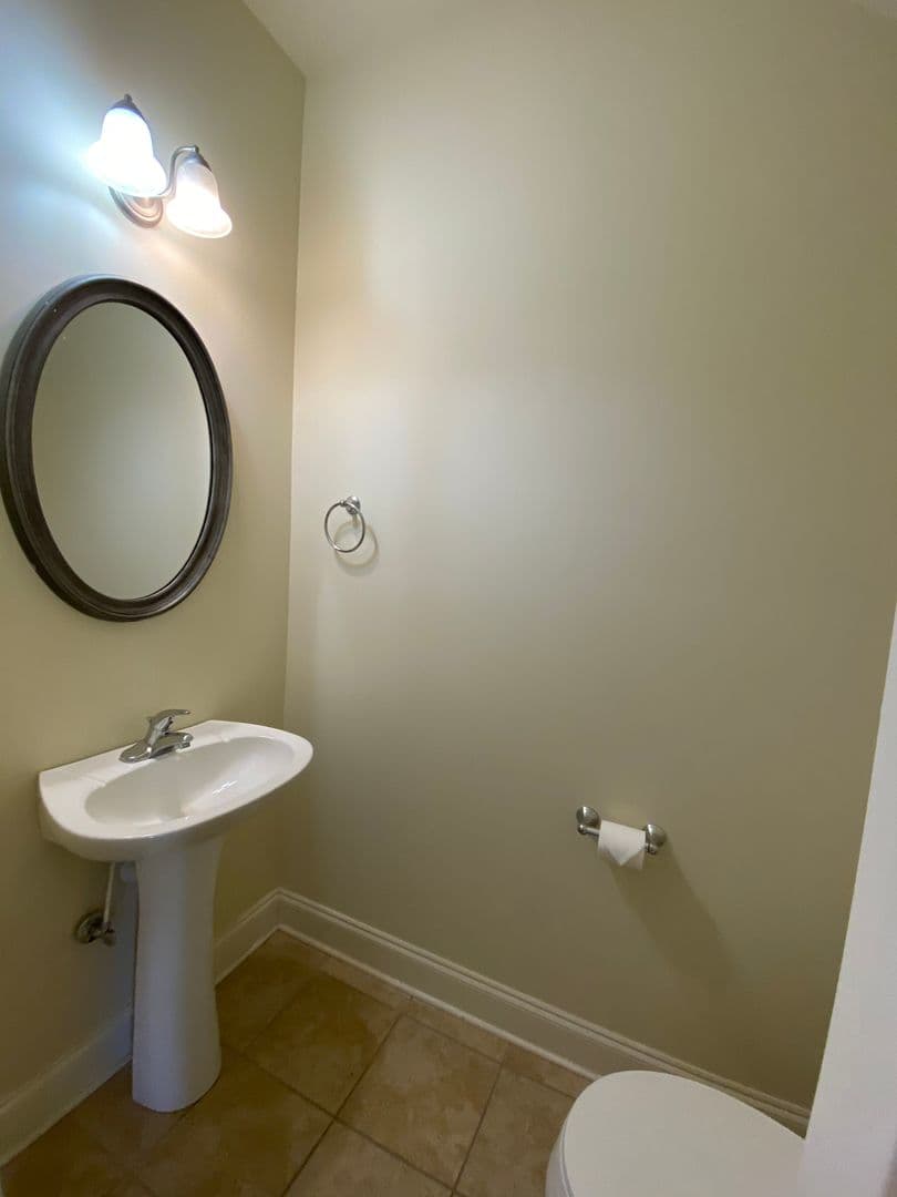 Columbia Apartment: 1929 Bluff Road