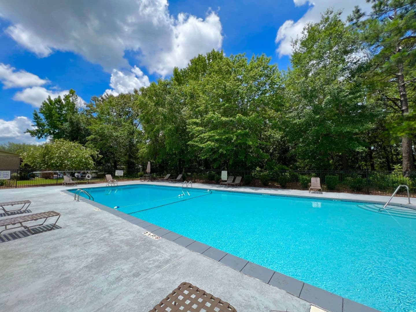 Columbia Apartment: 6530 Davidson Road M5