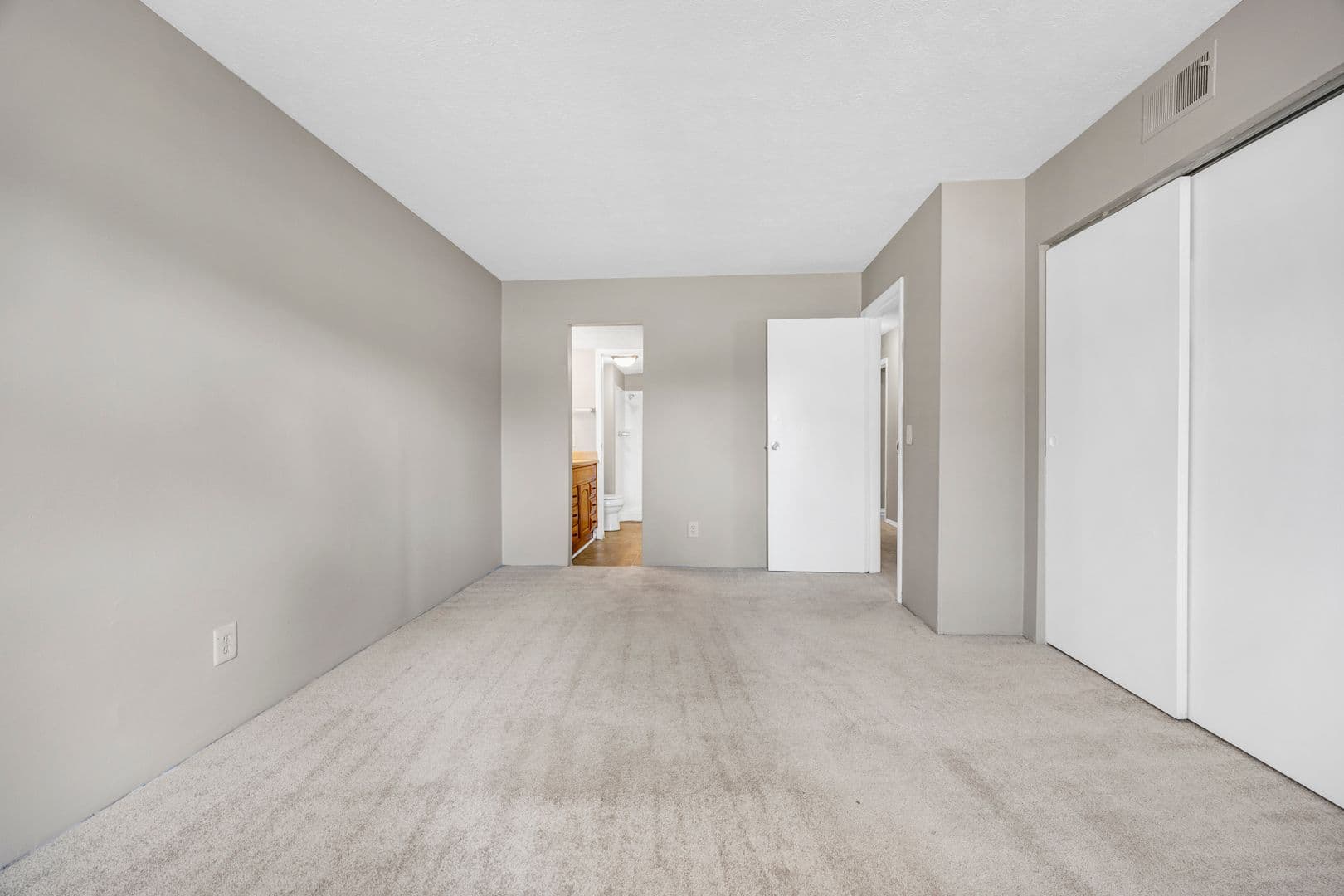 Columbia Apartment: 720 Old Manor Road