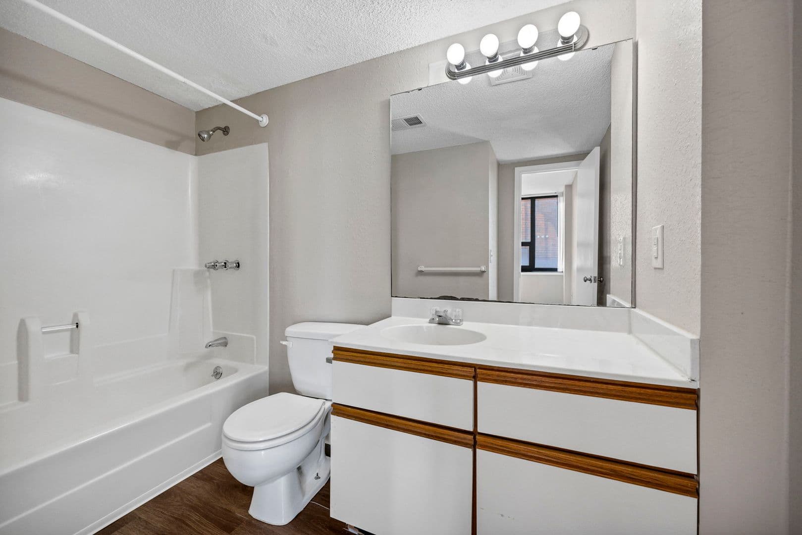 Columbia Apartment: 1100 Wheat Street 806