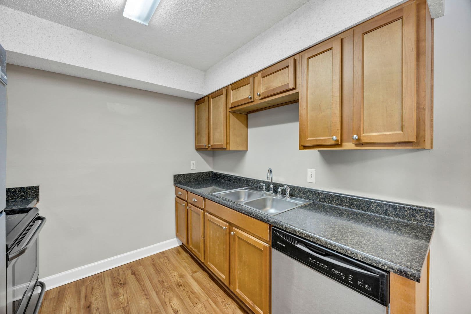 Columbia Apartment: 6530 Davidson Road C8
