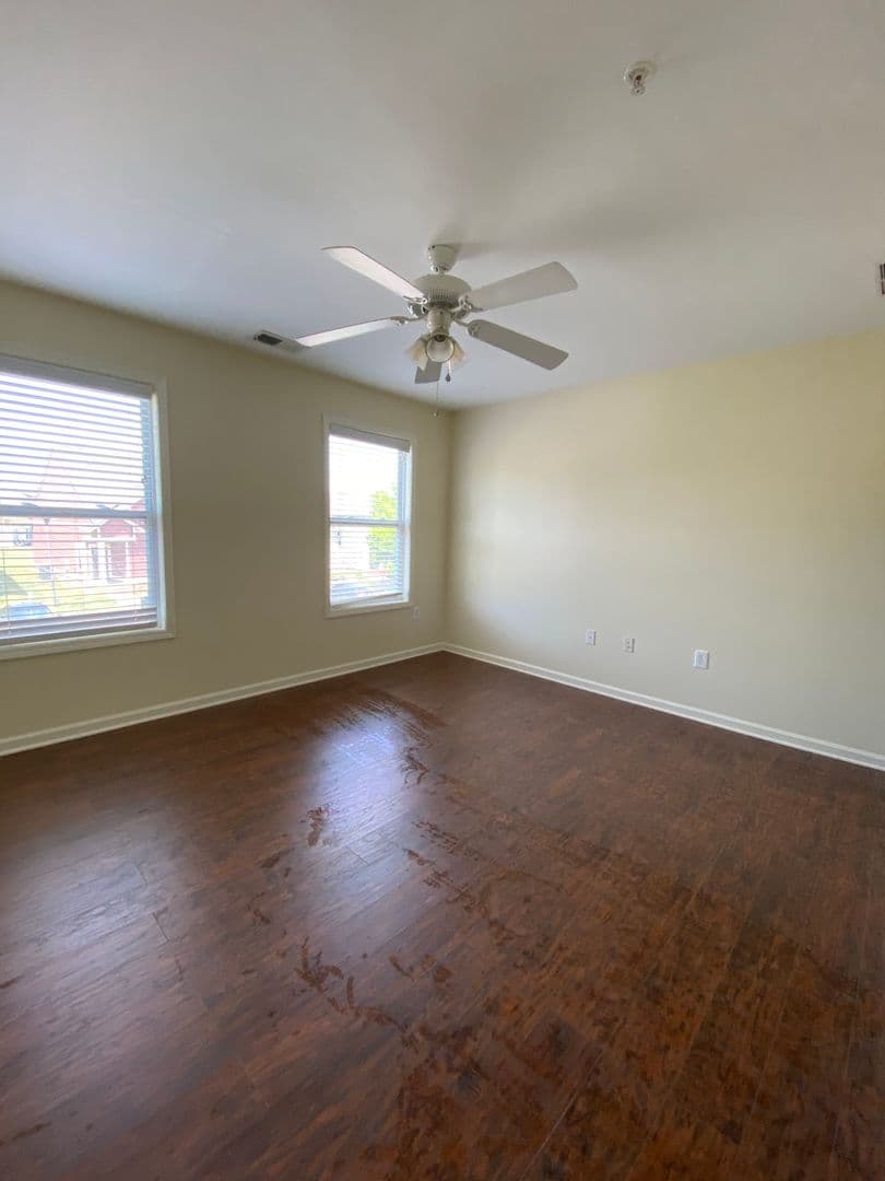 Columbia Apartment: 1929 Bluff Road