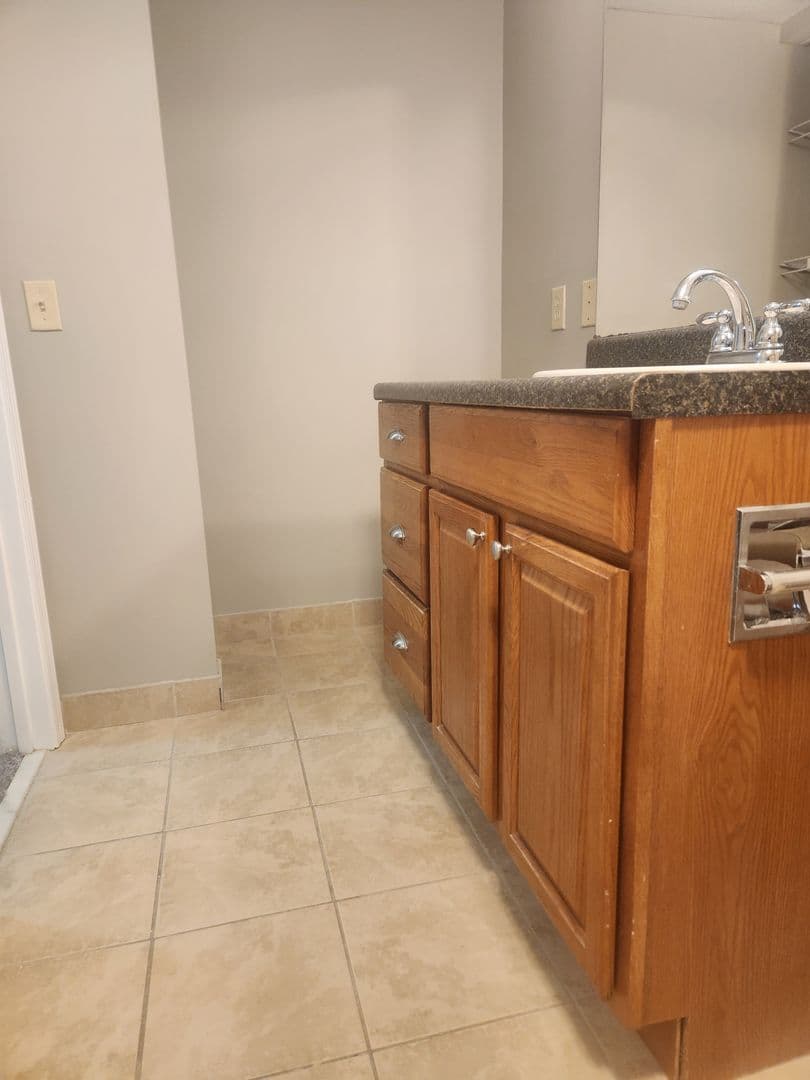 Columbia Apartment: 213 Old Manor Road