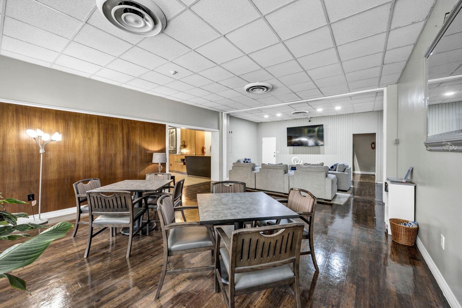 Columbia Apartment: 1230 Pendleton Street