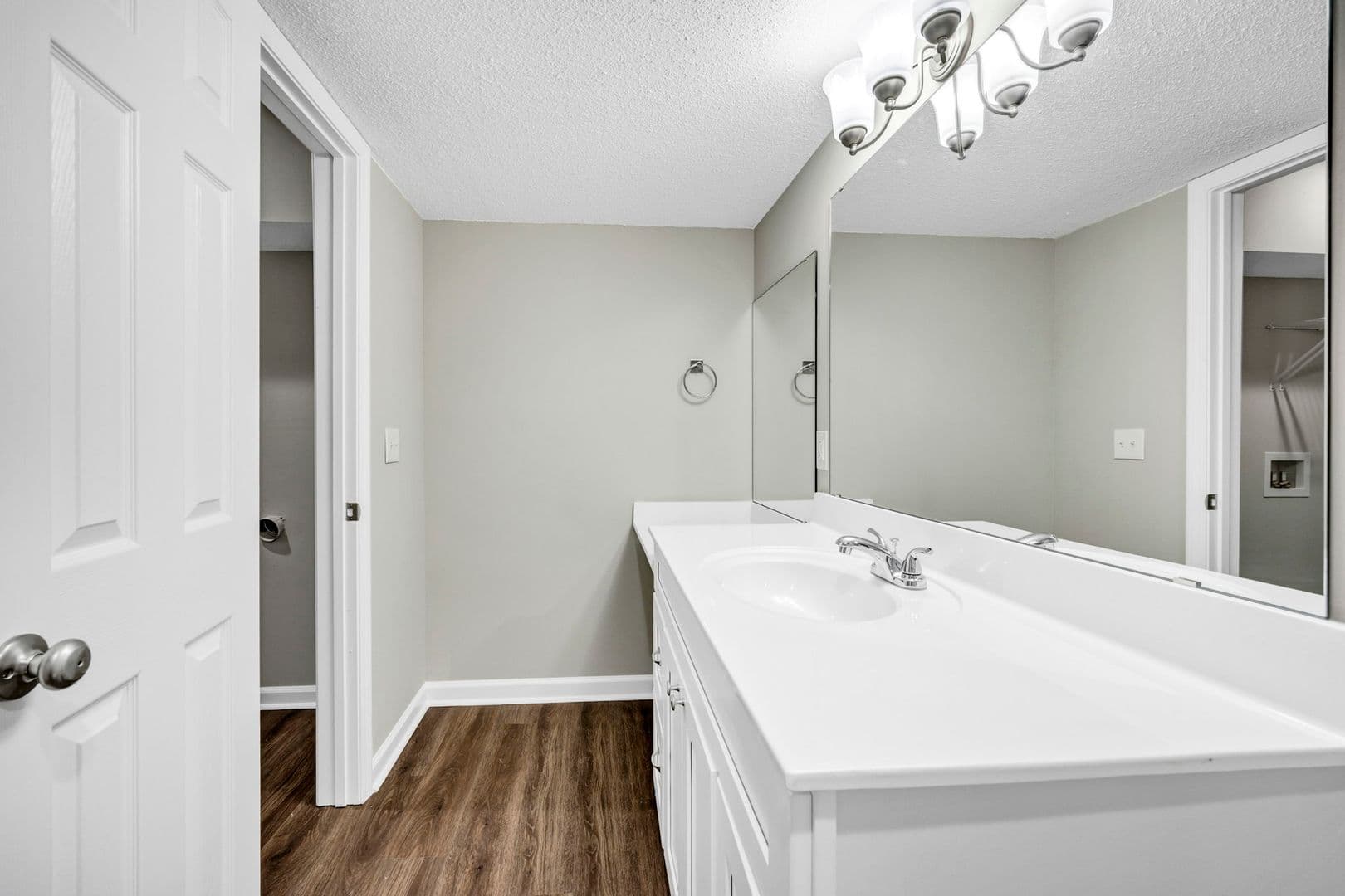 Columbia Apartment: 404 Old Manor Road