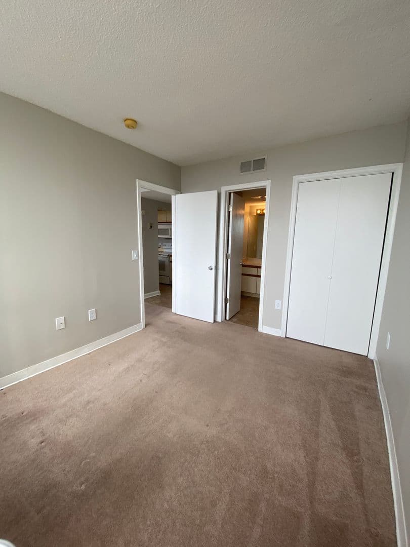 Columbia Apartment: 1100 Wheat Street 503