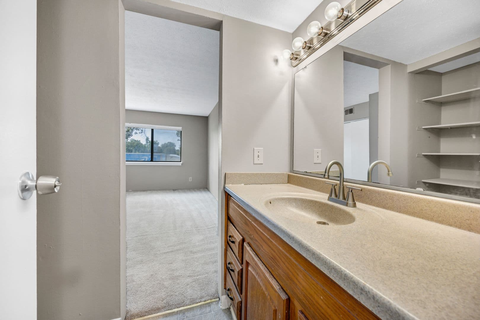 Columbia Apartment: 720 Old Manor Road