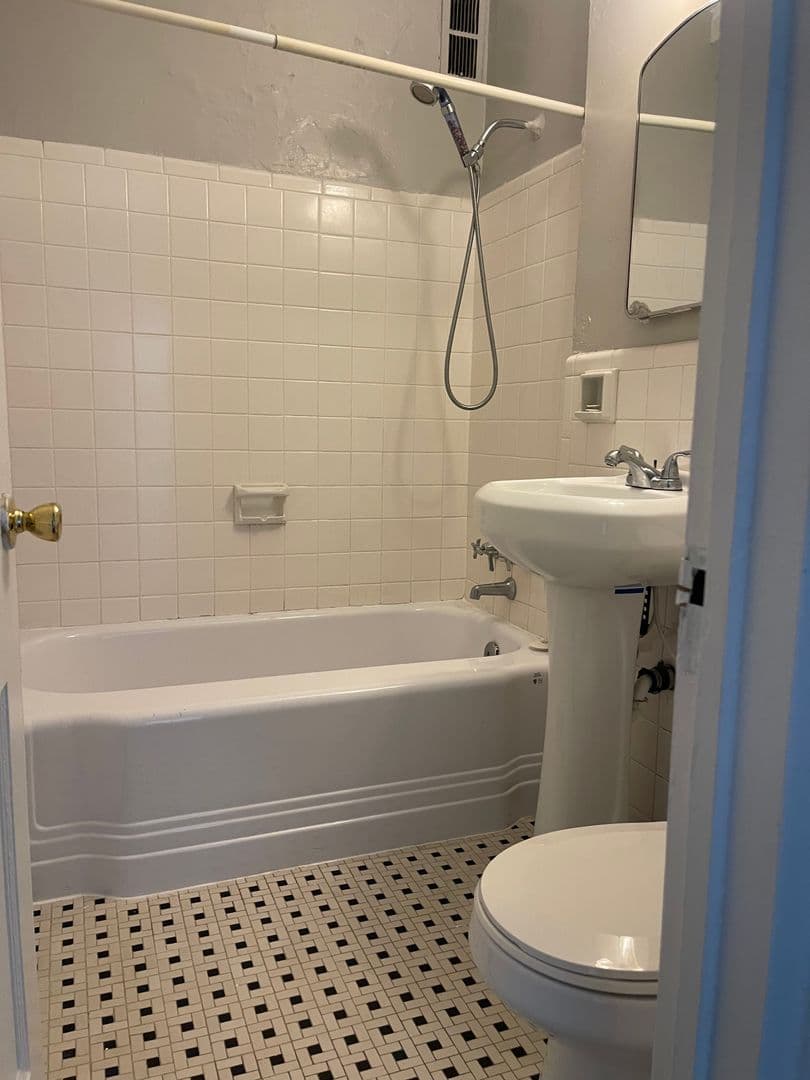Columbia Apartment: 1230 Pendleton Street