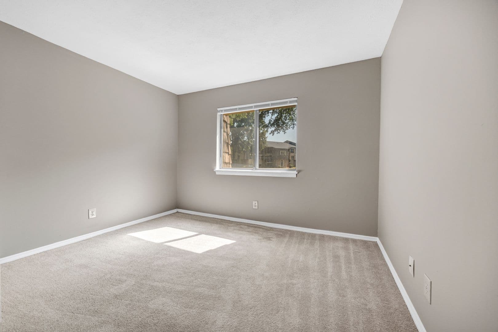 Columbia Apartment: 720 Old Manor Road