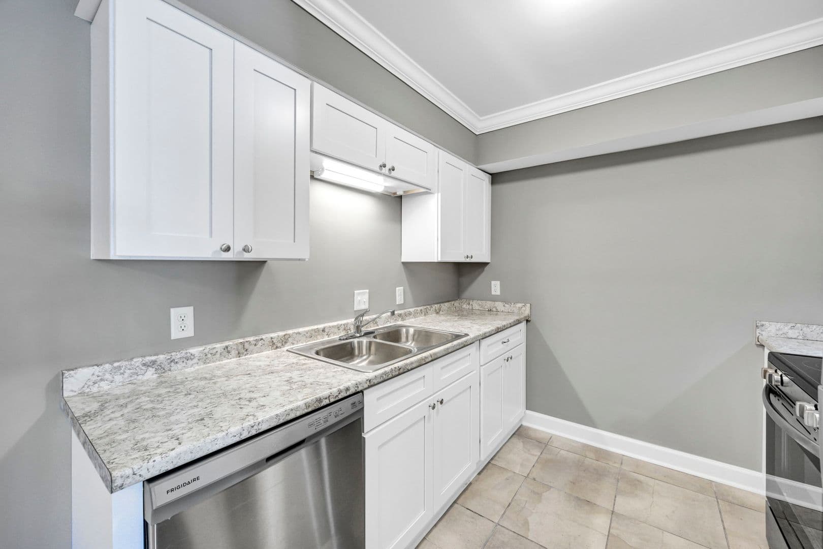 Columbia Apartment: 6530 Davidson Road I7