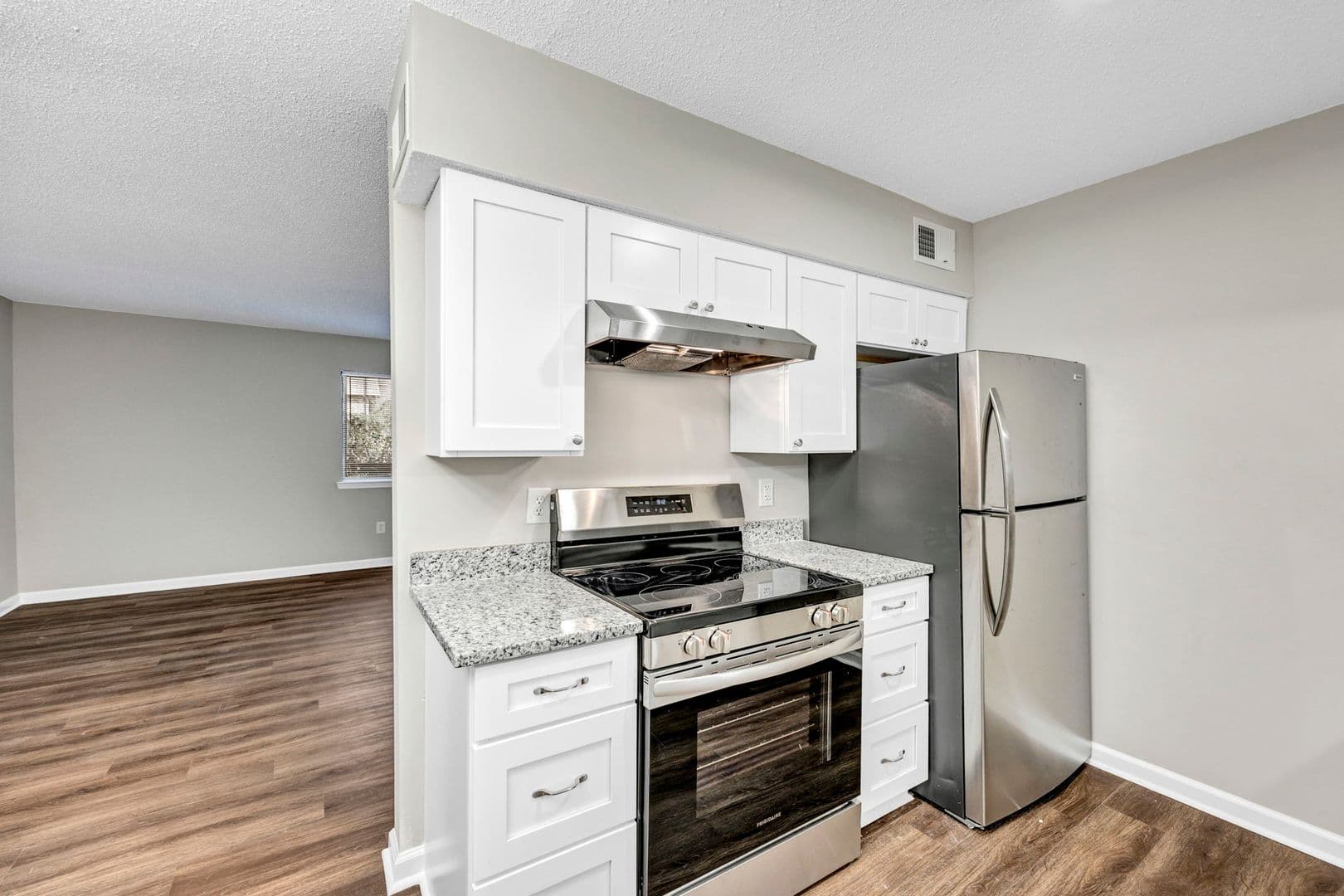 Columbia Apartment: 404 Old Manor Road