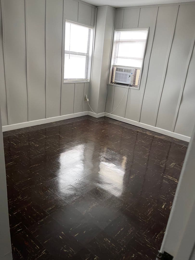 Columbia Apartment: 1230 Pendleton Street