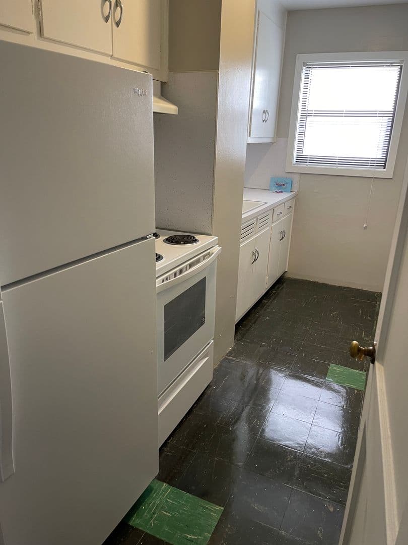 Columbia Apartment: 1230 Pendleton Street